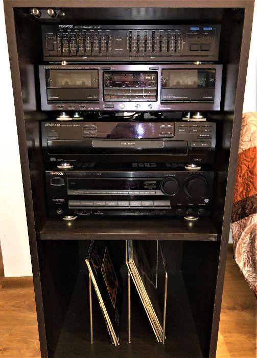 Linie Kenwood cu rack audio