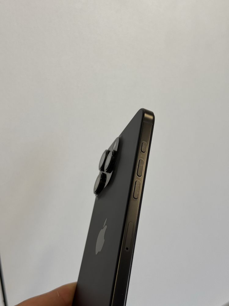 Продавам отличен iPhone 16 PRO MAX