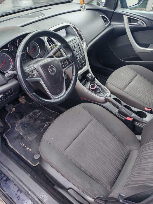 Opel Astra J 2011