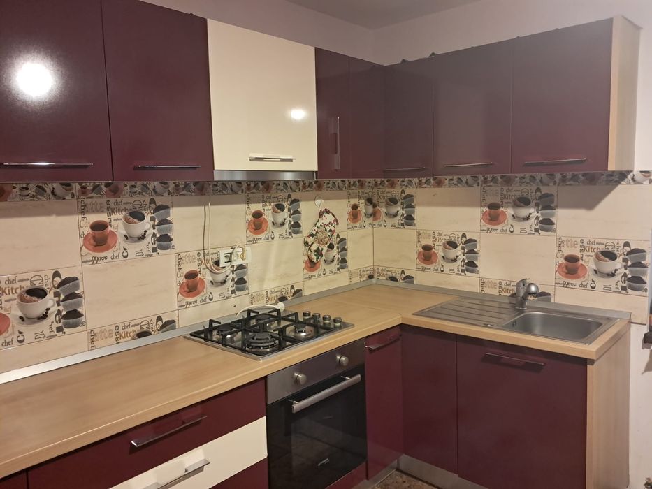 Vand mobila pentru bucatarie cu electrocasnice incluse