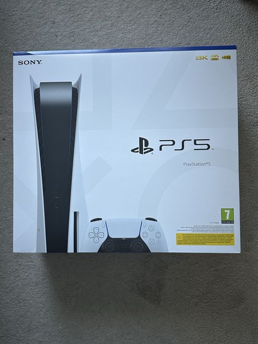 PS5 с игри, зареждаща станция и контролер