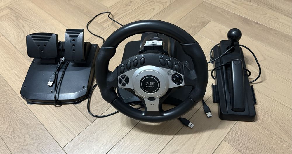 Игровой руль с педалями и коробкой передач
