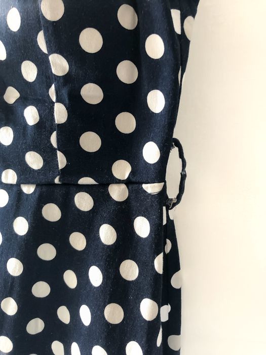 Vand rochita cu buline si dantela