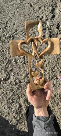 Cruce de lemn  sculptat manual