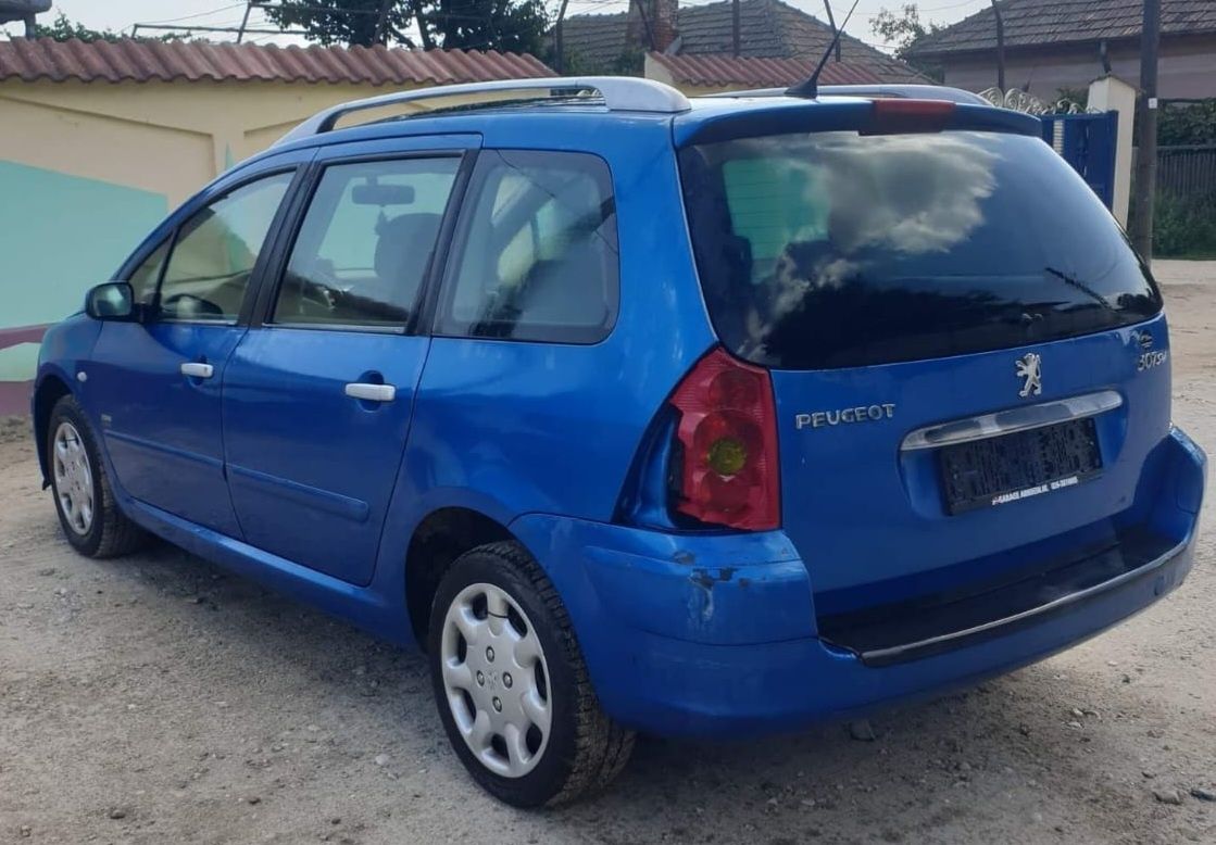 Dezmembrez Peugeot 307 1.6 benzina