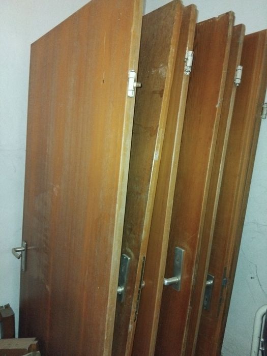 Usi din lemn de stejar