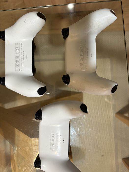 PlayStation 5 (Disc Version) + 3 джойстика + FIFA 25 подарък