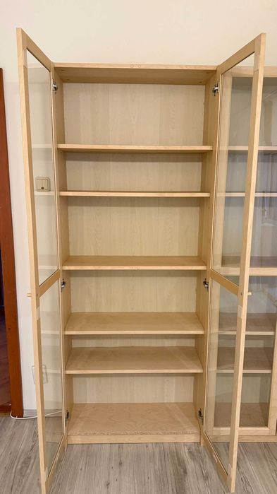 Biblioteca / Vitrina Ikea Billy cu usi de sticla, aspect stejar