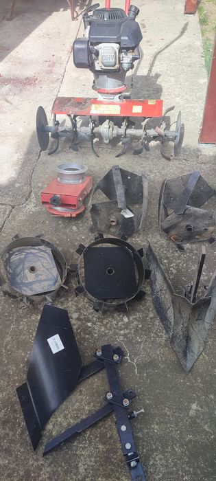 Vand motosapatoare cu accesorii