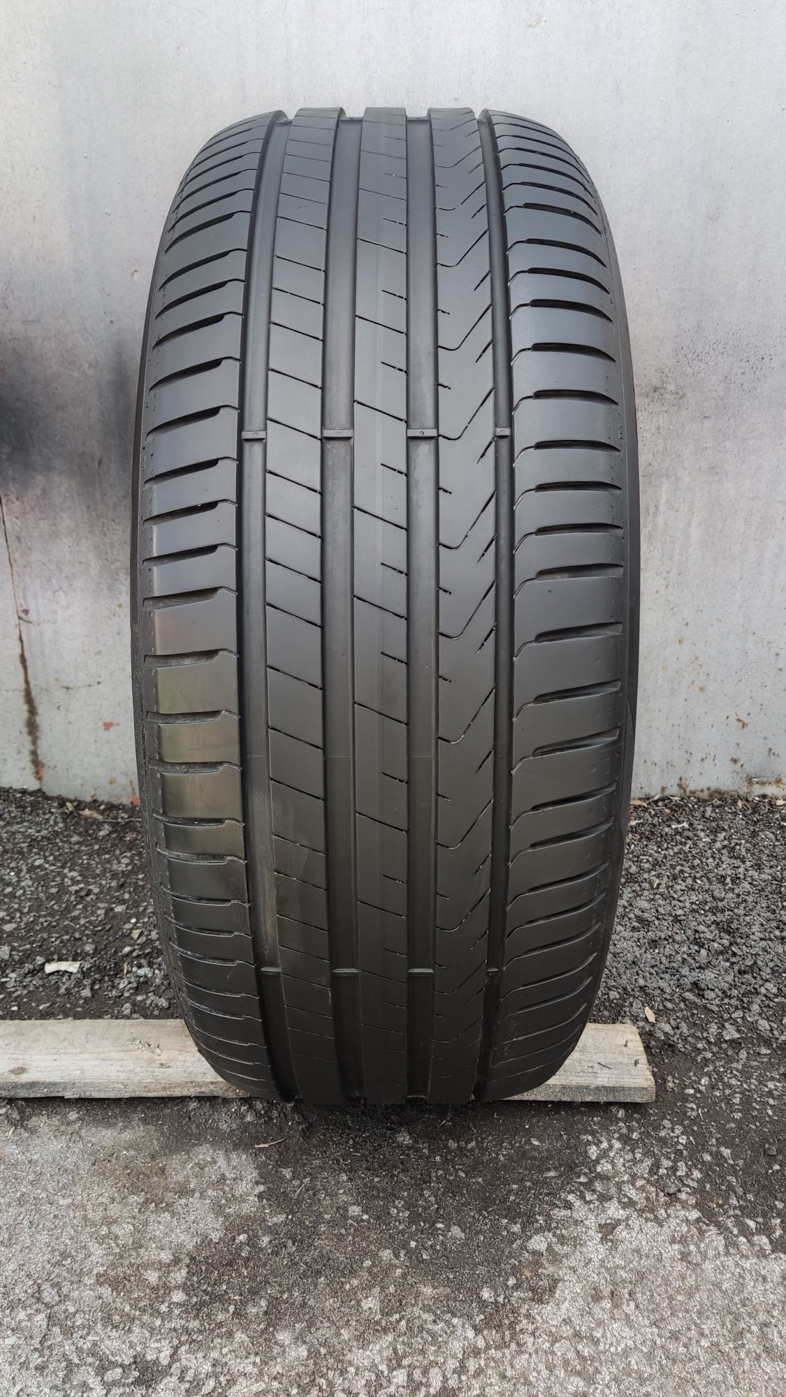 1бр. лятна гума 255/45/19 Pirelli Cinturato P7, MO
dot22
7mm
Добро със