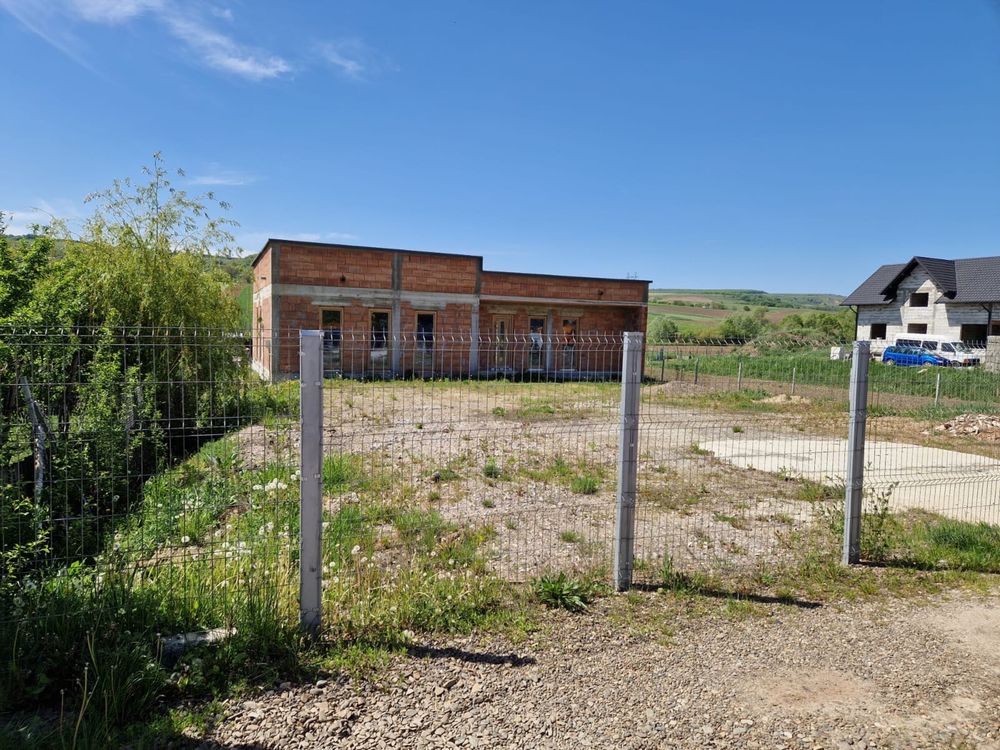 Vand casa moderna in Giurgesti 17 km de Falticeni - teren 2500 mp