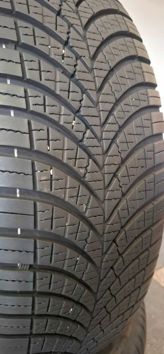 2бр. 215/65/16 Goodyear 6.8mm грайфер, дот 22г. Безплатен монтаж