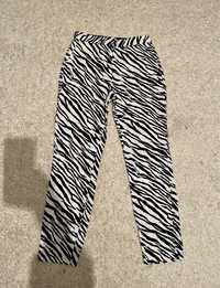 Pantaloni animal print  Zara