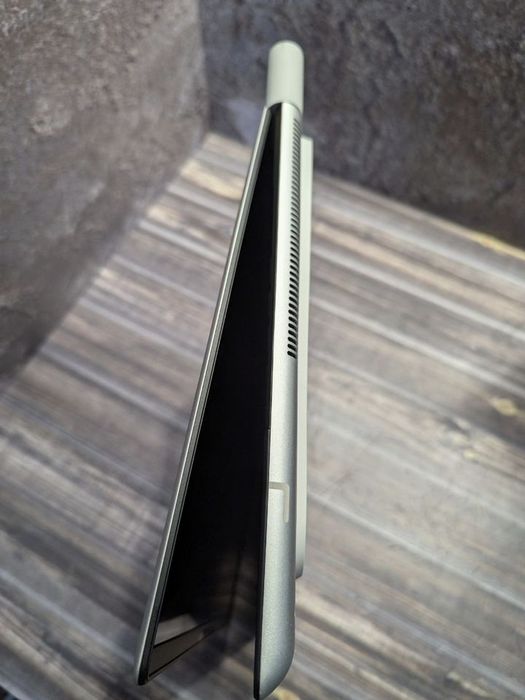 Alienware x16 R1, 13700h, 4070, 16gb, 1t, like new