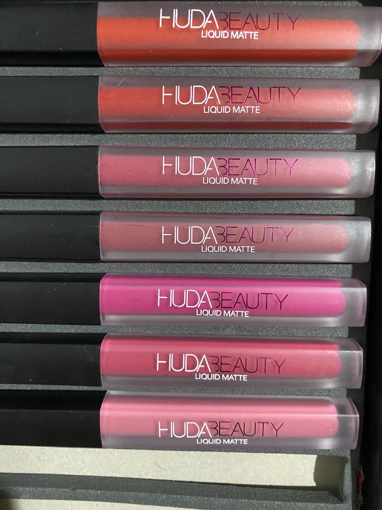 Rujuri lichide mate HudaBeauty