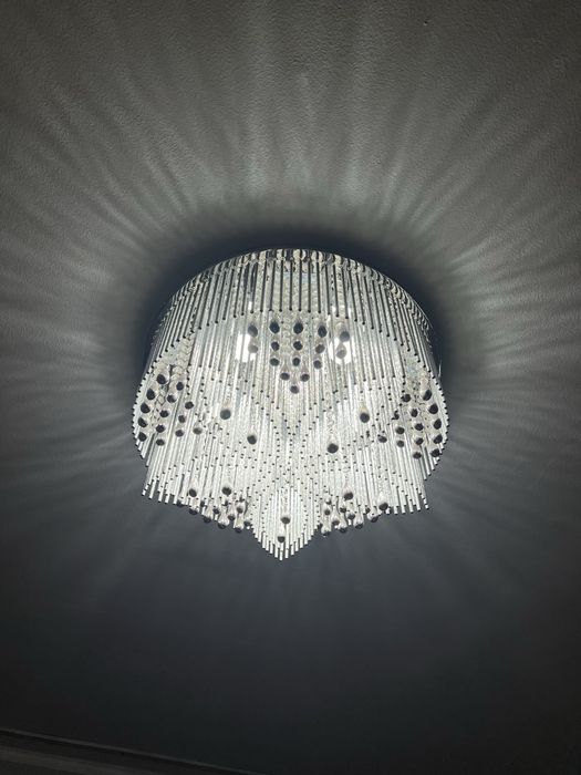 Люстра стоит в мкр Аккент