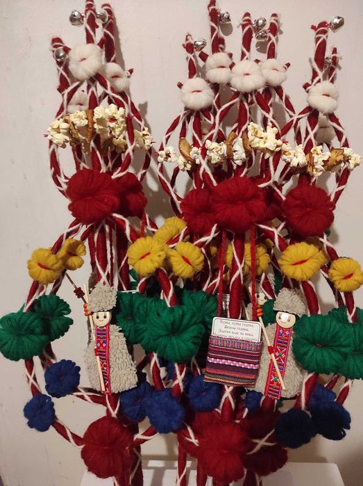 Време е да Коледни украси и сурвачки