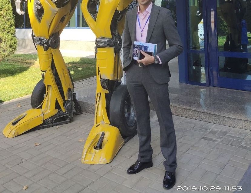 Костюм шим сотилади