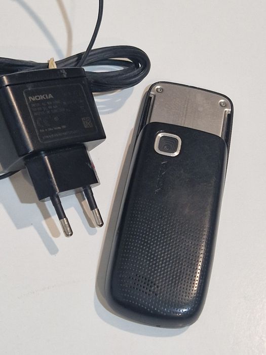 Telefon cu clapeta cu încărcător