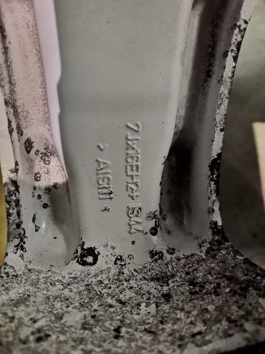 Комплект зимни гуми с джанти за BMW – 205/55 R16