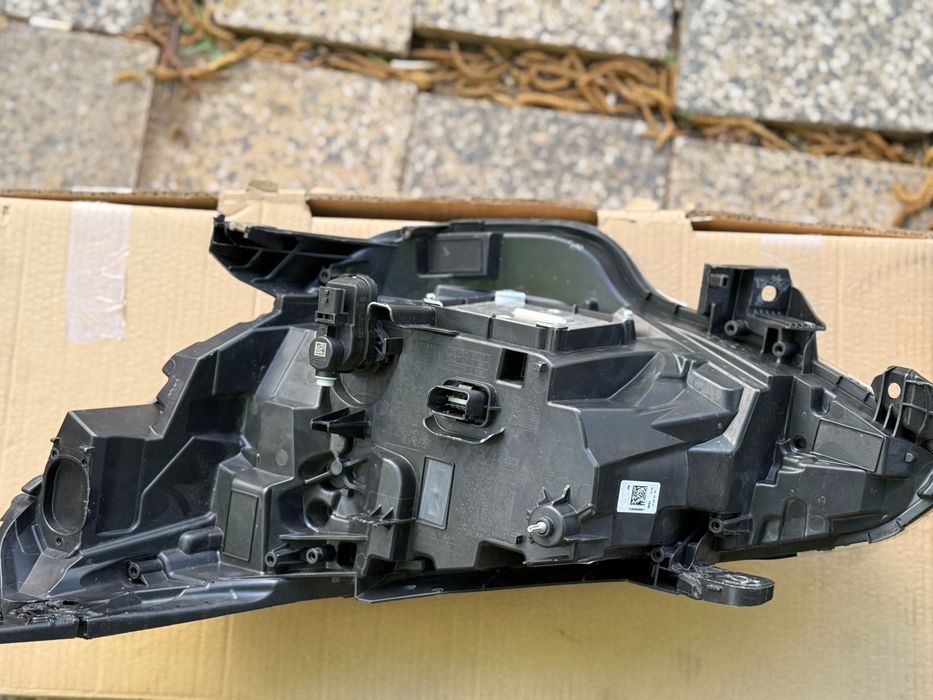 Оригинилен LED Фар за Renault Clio ПЕРФЕКТЕН