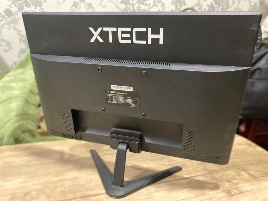 Монитор XTECH рабочий