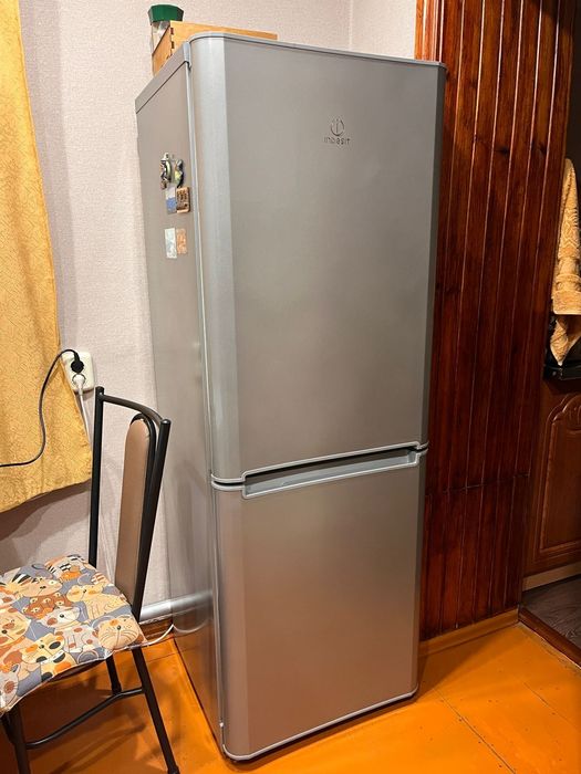 Продам холодильник