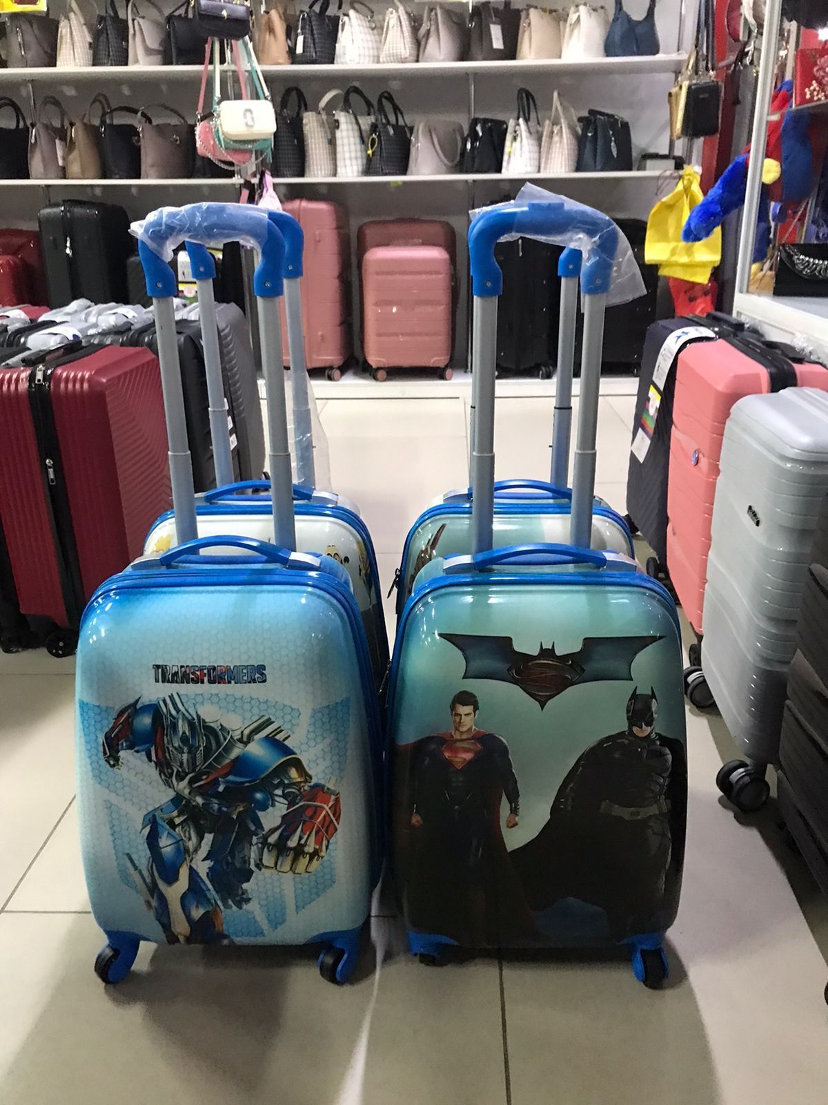 Детский чемодан на колесиках разные мультяшные персонажи