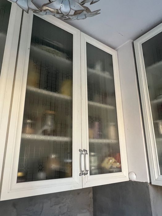 Горен ред кухненски шкафове