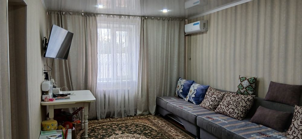 Продам квартиру трехкомнатную