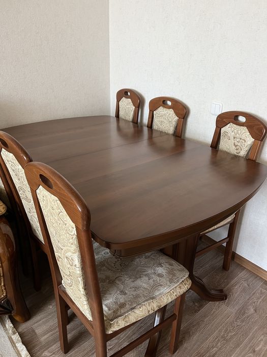 Продам стол в отличном состоянии! Со стульями 10 шт