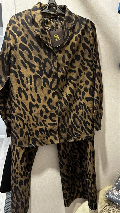 Брючный костюм новый 48-50