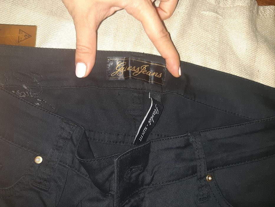 pantaloni GUESS 100% originali proveniență Italia blue jeans, pret fix