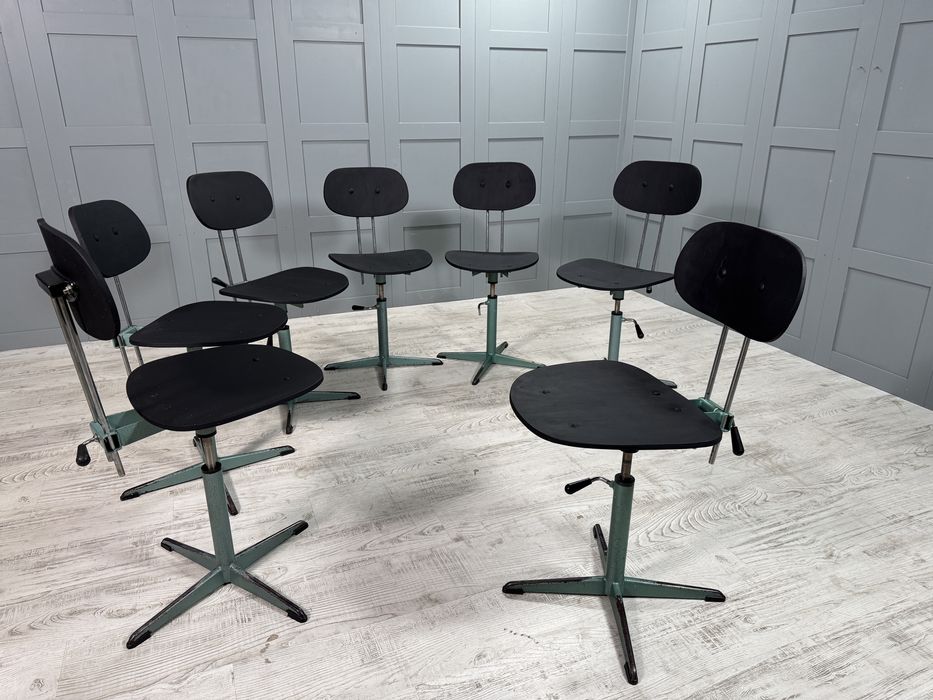 Винтидж индустриални работни столове Р460