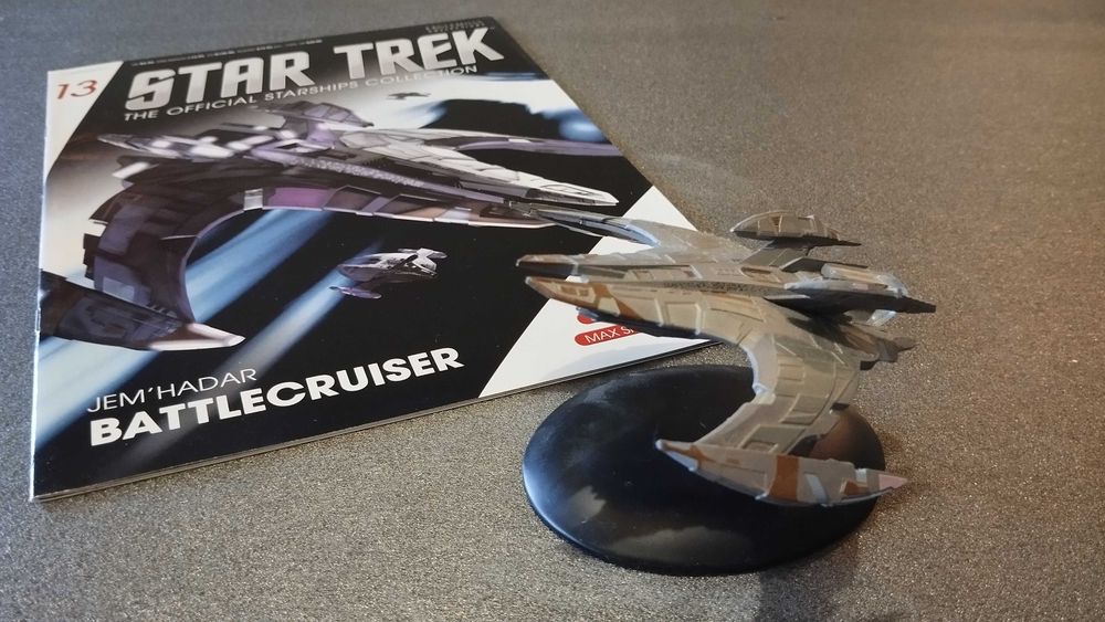 STAR TREK model and magazine collection 
модел и колекция от списания