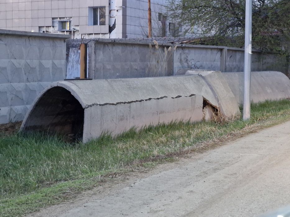 Отдам бесплатно ЖБИ лотки