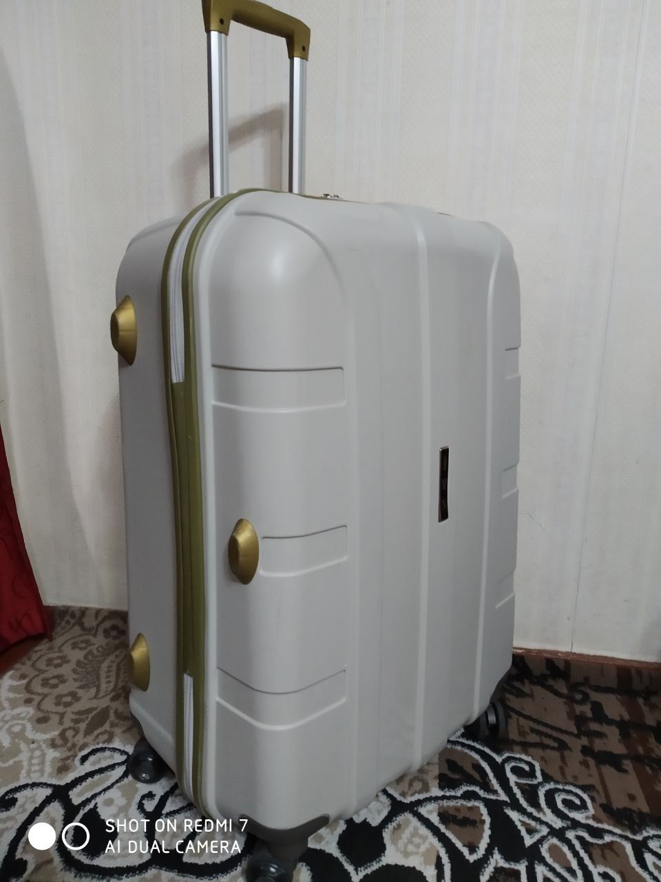Чемодан пластиковый турецкий