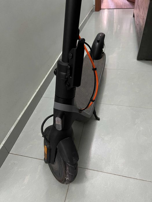 Електрическа тротинетка Ninebot E2 Plus