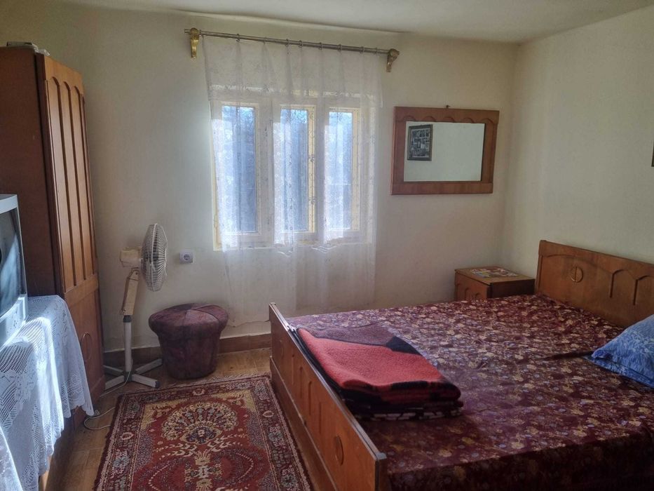 Casa, spatiu comercial,  teren 3025 mp, sat Ciuperceni, pret excelent