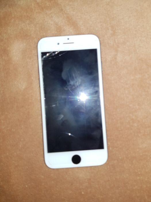 iphone 8          64 гб в отлично състояние