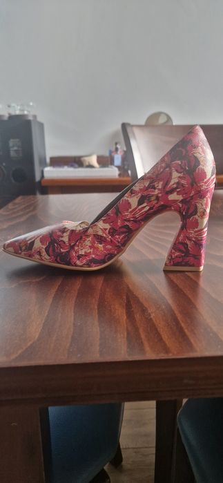 Елегантни дамски обувки 37 нoмер