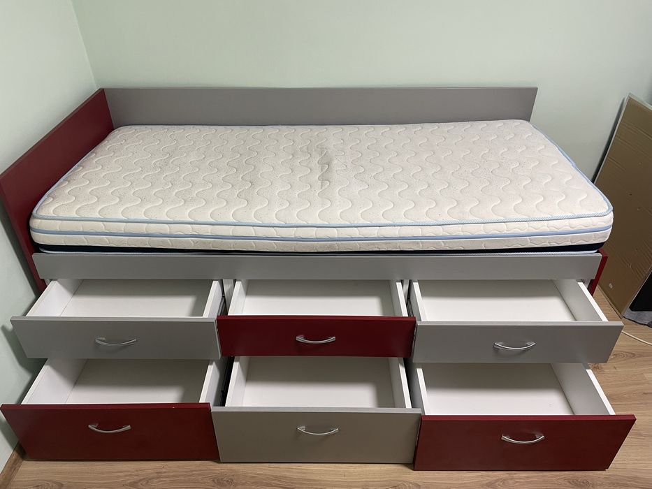 Легло с 6 шкафа сиво/червено с матрак