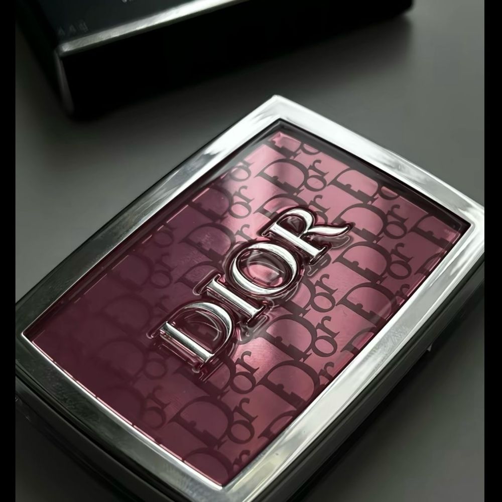 Мини чанти и козметични DIOR и гримове