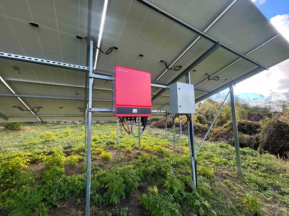 Двуетажна къща с фотоволтаици, с. Цар Асен