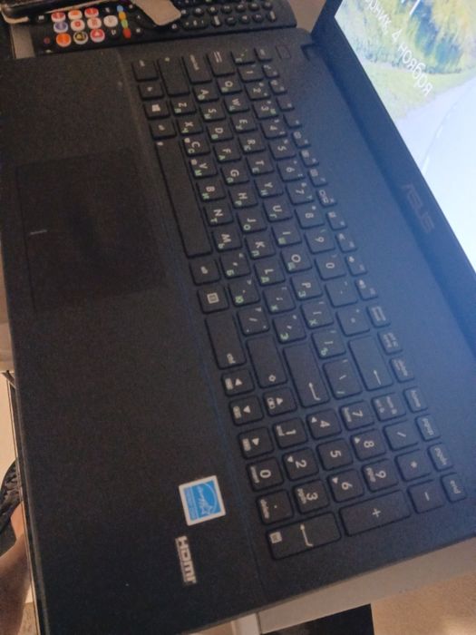 Ноутбук рабочи работает