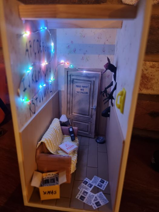 Booknook, декорация за библиотека Stranger Things