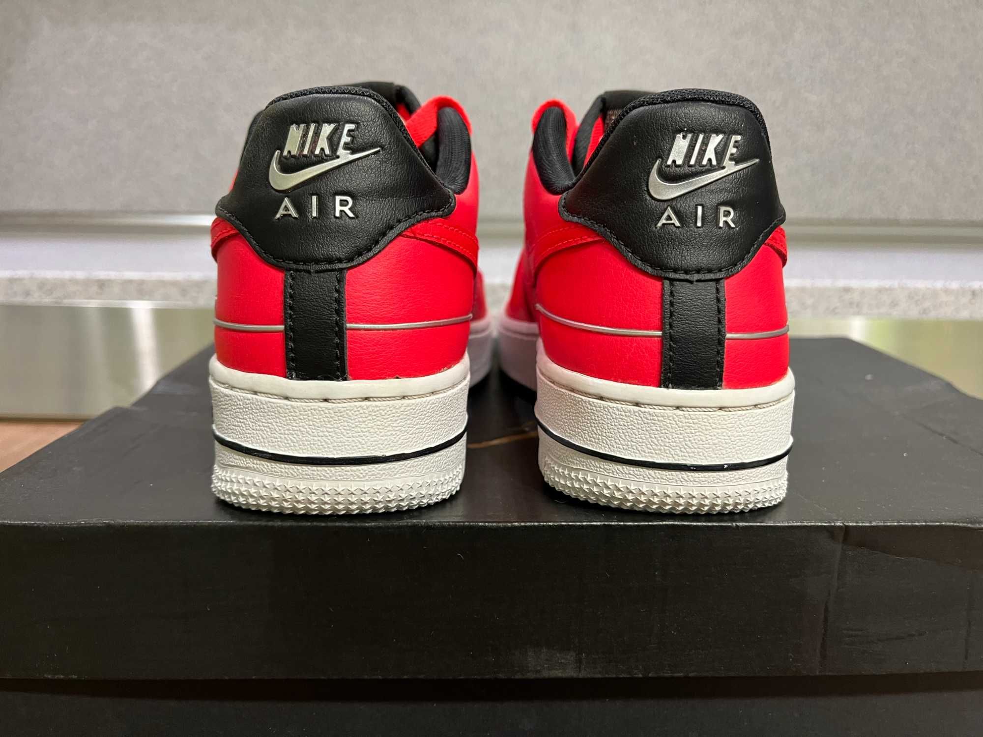 ОРИГИНАЛНИ *** Air Force 1 LV8 3 Double Air / "Laser Crimson "