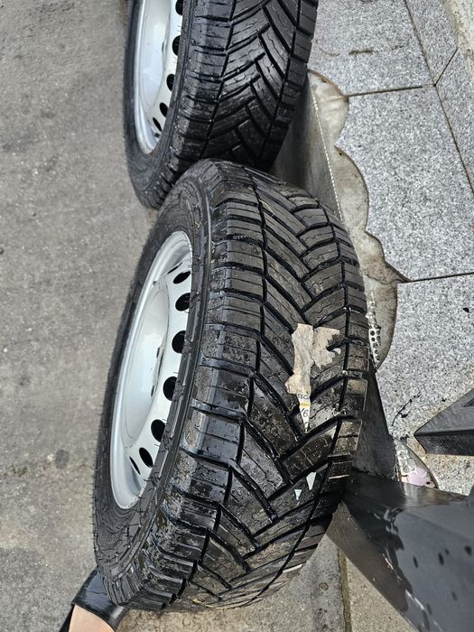 Vând Roti 215 65 16 c MichelinAgilis CrossClimate  M&S An 2023
