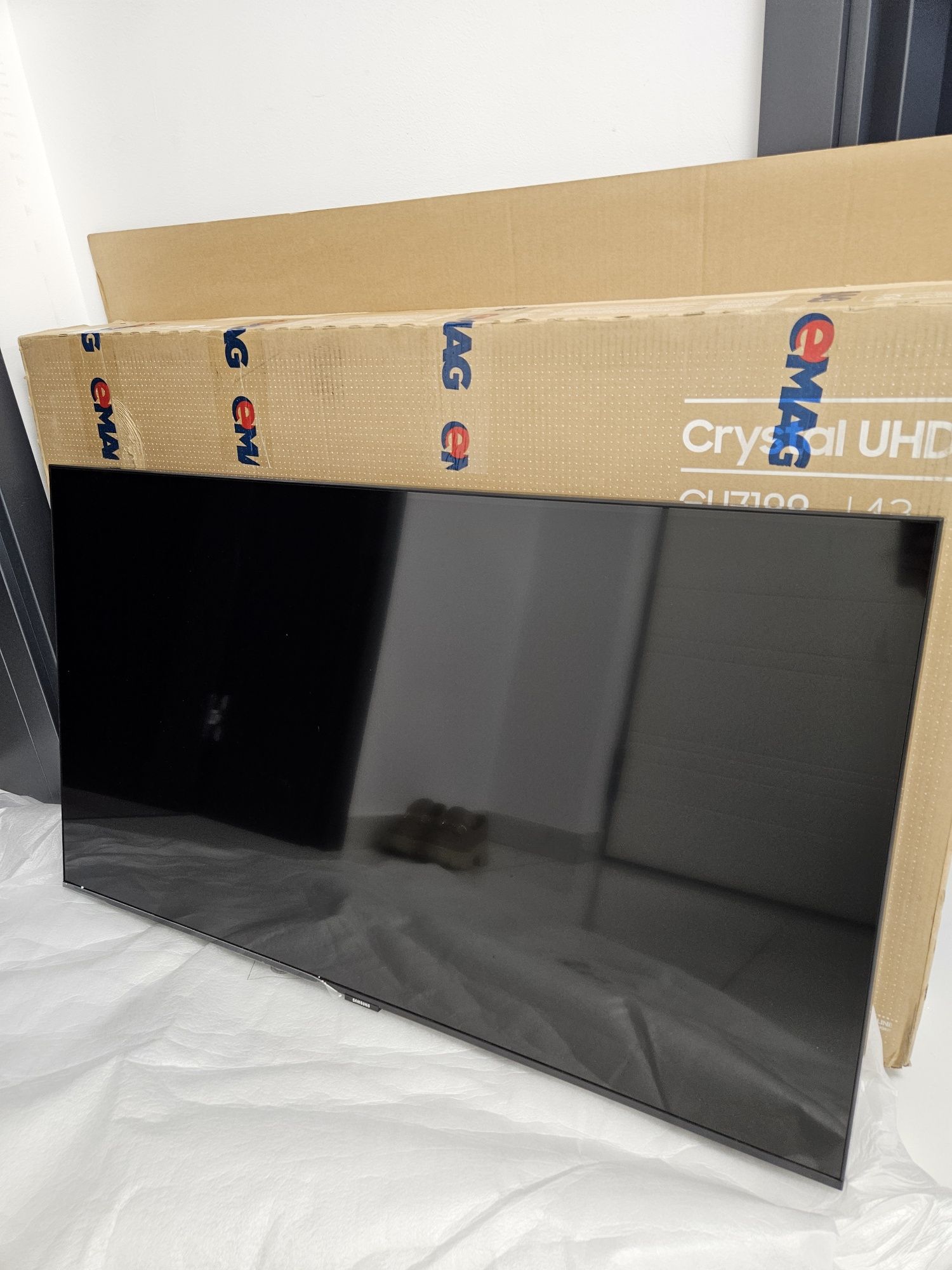 Televizor SAMSUNG 108 cm, Smart, 4K Ultra HD cutie