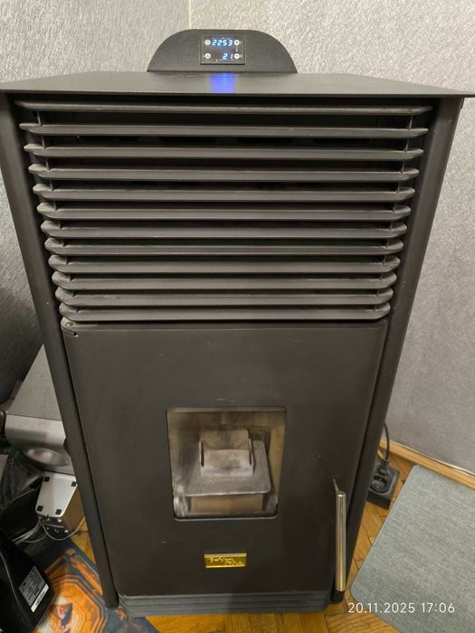 Продавам пелетна камина голдън файър